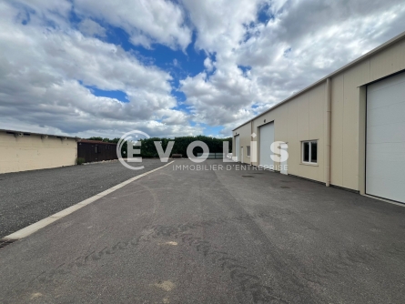Photo 3 – location Entrepôts / activités	SAINT BONNET DE MURE (69720)