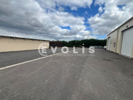 Photo 4 – location Entrepôts / activités	SAINT BONNET DE MURE (69720)