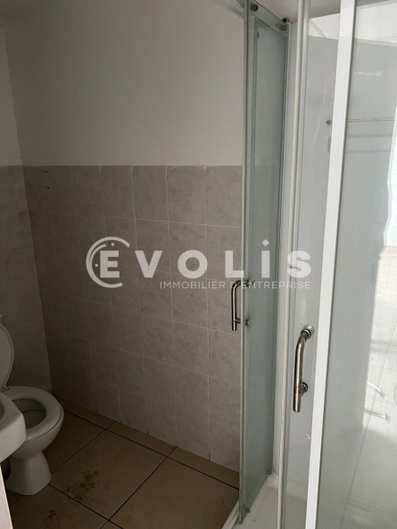 Photo 2 – location Entrepôts / activités	MEYZIEU (69330)