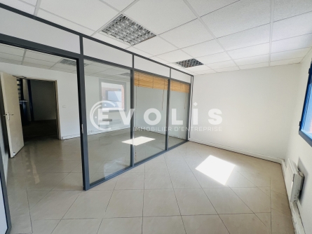 Photo 6 – location Entrepôts / activités	MOISSY CRAMAYEL (77550)