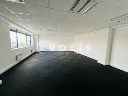 Photo 3 – location Entrepôts / activités	MOISSY CRAMAYEL (77550)