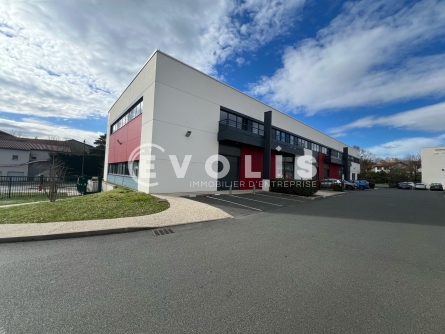 Photo 1 – location Entrepôts / activités	DARDILLY (69570)