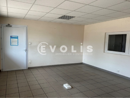 Photo 2 – vente Entrepôts / activités	SAINT LAURENT DE MURE (69720)