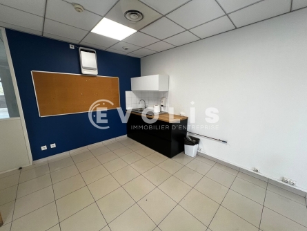Photo 6 – location Entrepôts / activités	SAINT PRIEST (69800)