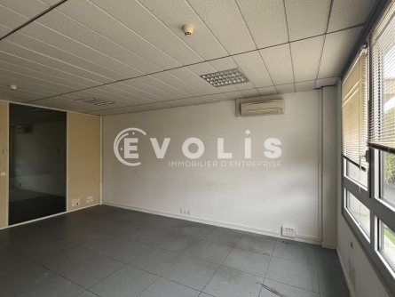 Photo 2 – location Entrepôts / activités	EMERAINVILLE (77184)