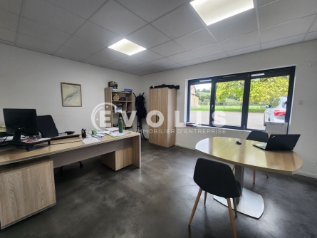 Photo 2 – vente Entrepôts / activités	BEAUVOIR DE MARC (38440)