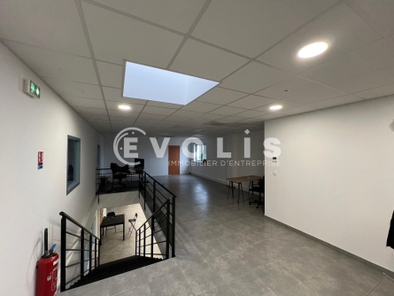 Photo 3 – location Entrepôts / activités	SAINT PRIEST (69800)