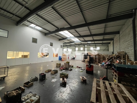 Photo 5 – location Entrepôts / activités	SAINT PRIEST (69800)