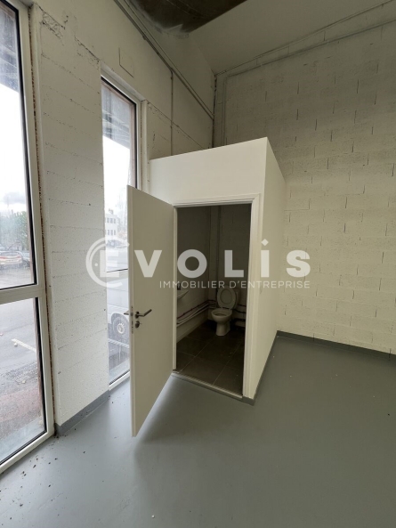 Photo 4 – location Entrepôts / activités	SAINT PRIEST (69800)