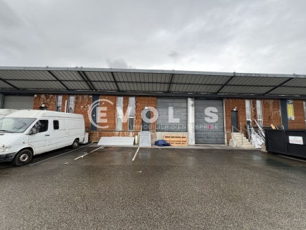 Photo 1 – location Entrepôts / activités	SAINT PRIEST (69800)