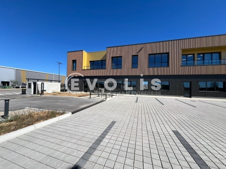 Photo 2 – location Entrepôts / activités	LA BOISSE (01120)