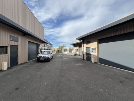 Photo 2 – location Entrepôts / activités	SAINT PRIEST (69800)