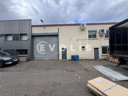 Photo 1 – location Entrepôts / activités	VAULX EN VELIN (69120)