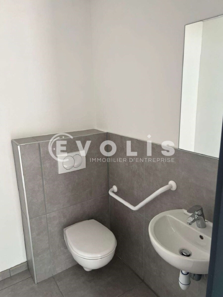 Photo 2 – location Entrepôts / activités	DECINES CHARPIEU (69150)