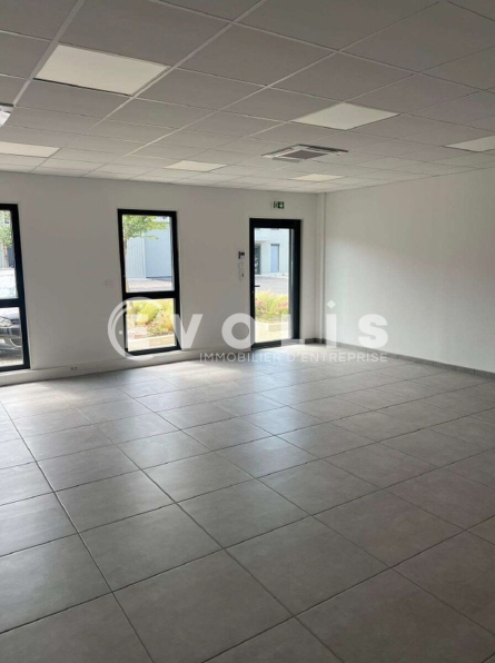 Photo 3 – location Entrepôts / activités	DECINES CHARPIEU (69150)