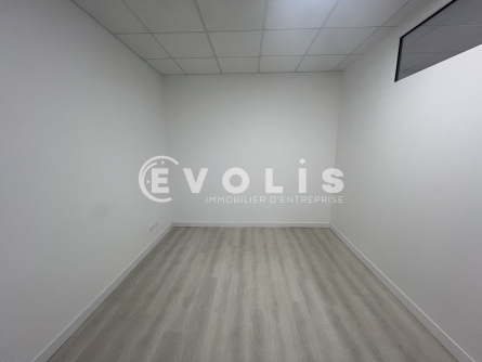 Photo 5 – location Entrepôts / activités	SERRIS (77700)