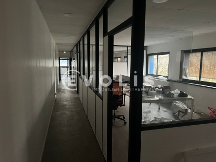 Photo 9 – location Entrepôts / activités	CHASSIEU (69680)