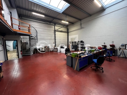 Photo 2 – location Entrepôts / activités	EPONE (78680)