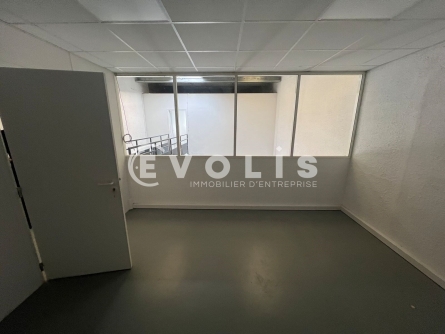 Photo 5 – location Entrepôts / activités	SAVIGNY LE TEMPLE (77176)