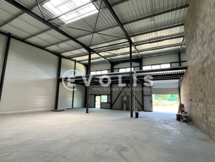 Photo 2 – location Entrepôts / activités	BEYCHAC ET CAILLAU (33750)