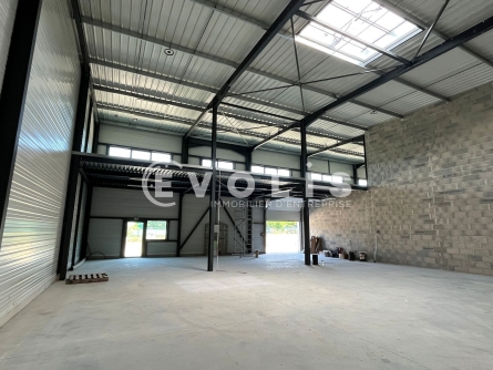 Photo 8 – location Entrepôts / activités	BEYCHAC ET CAILLAU (33750)