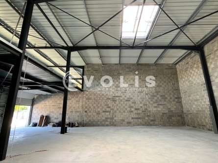 Photo 4 – location Entrepôts / activités	BEYCHAC ET CAILLAU (33750)