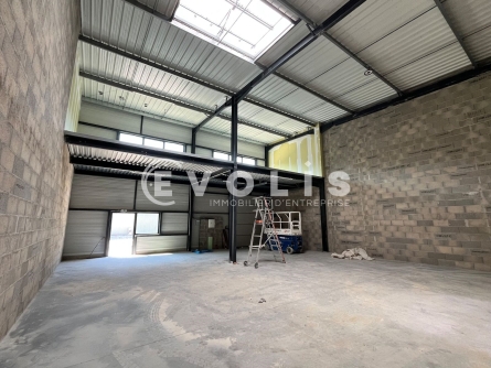 Photo 3 – location Entrepôts / activités	BEYCHAC ET CAILLAU (33750)