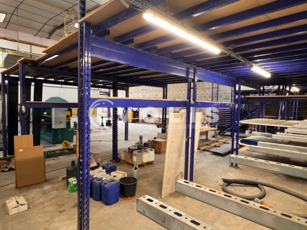 Photo 10 – location Entrepôts / activités	CHASSIEU (69680)