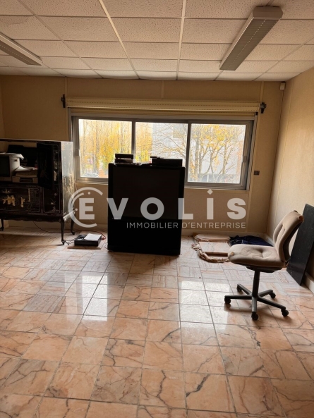 Photo 1 – vente Entrepôts / activités	BUC (78530)