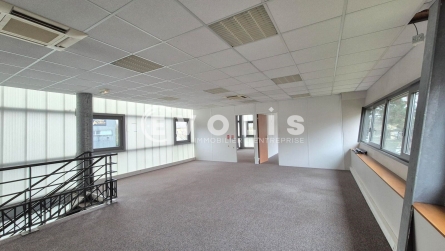 Photo 5 – location Entrepôts / activités	SERRIS (77700)