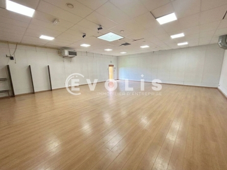 Photo 2 – location Entrepôts / activités	VARENNES-SUR-SEINE (77130)