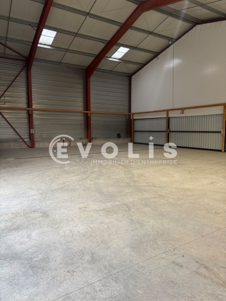 Photo 6 – location Entrepôts / activités	LAGARDE PAREOL (84290)