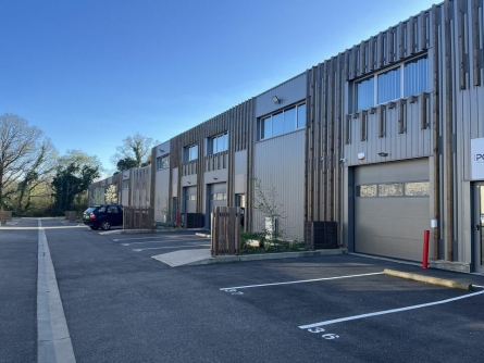 Photo 2 – location Entrepôts / activités	PAU (64000)