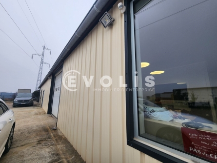 Photo 2 – location Entrepôts / activités	FRONTONAS (38290)