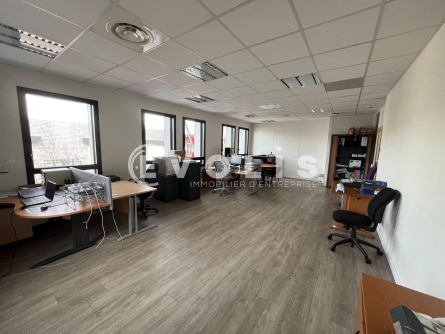 Photo 11 – location Entrepôts / activités	SAINT PRIEST (69800)