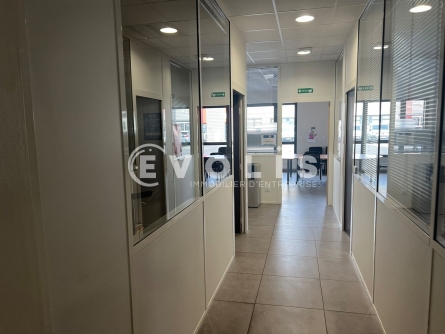 Photo 12 – location Entrepôts / activités	SAINT PRIEST (69800)