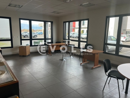 Photo 13 – location Entrepôts / activités	SAINT PRIEST (69800)