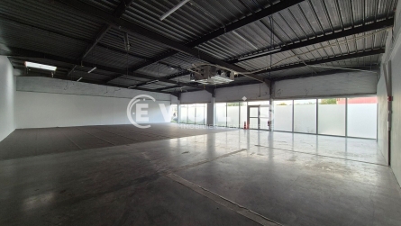 Photo 2 – location Locaux commerciaux	MAREUIL LES MEAUX (77100)