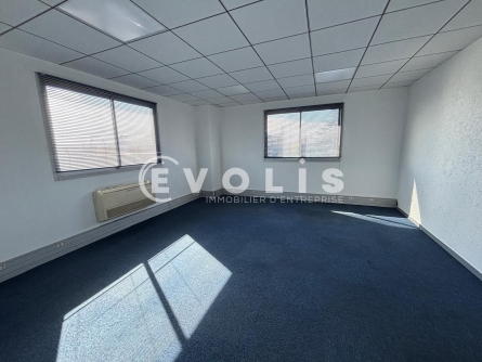 Photo 6 – location Entrepôts / activités	CHASSIEU (69680)