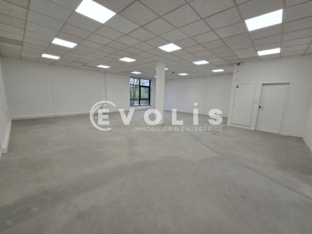 Photo 2 – location Entrepôts / activités	SACLAY (91400)