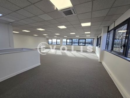 Photo 8 – location Entrepôts / activités	SACLAY (91400)