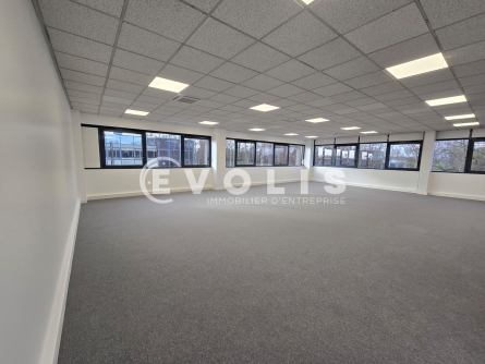 Photo 9 – location Entrepôts / activités	SACLAY (91400)