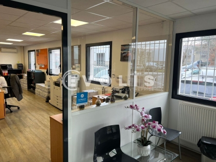 Photo 12 – vente Entrepôts / activités	CHASSIEU (69680)