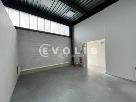 Photo 8 – location Entrepôts / activités	BEYCHAC ET CAILLAU (33750)