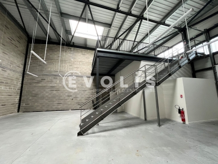 Photo 5 – location Entrepôts / activités	BEYCHAC ET CAILLAU (33750)