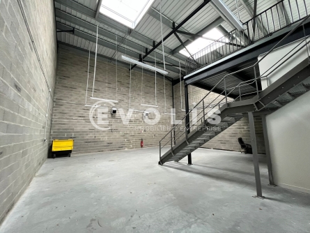 Photo 7 – location Entrepôts / activités	BEYCHAC ET CAILLAU (33750)