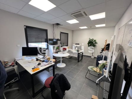 Photo 5 – location Entrepôts / activités	SAINT PRIEST (69800)