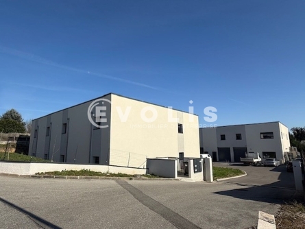 Photo 2 – vente Entrepôts / activités	CHARNECLES (38140)