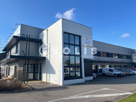 Photo 1 – location Entrepôts / activités	VAULX EN VELIN (69120)