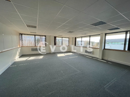 Photo 2 – location Entrepôts / activités	TIGERY (91250)